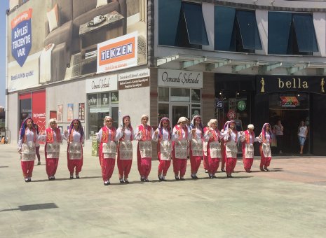 Özel Keşan Uğur Anadolu Lisesi'nin hazırladığı "Bilim Şenliği" adı altındaki etkinlikler renkli gösterilerle BENDİS AVM'de kutlandı.